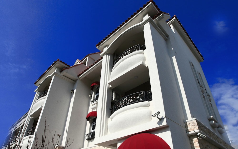 Leveeside House