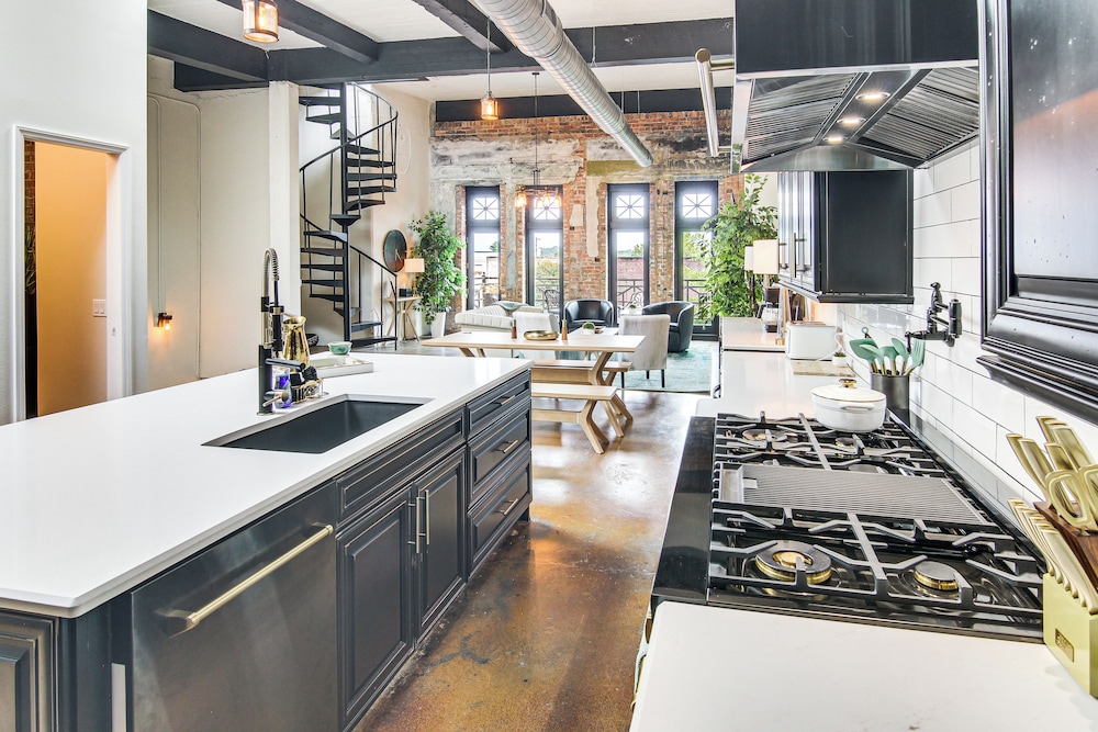 Modern Dtwn Condo w/ Balcony in Hendersonville