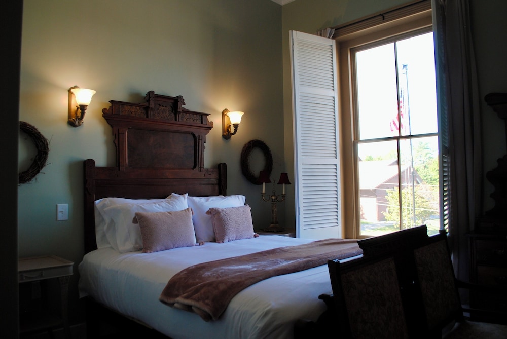 The Lodge at Old City Hall