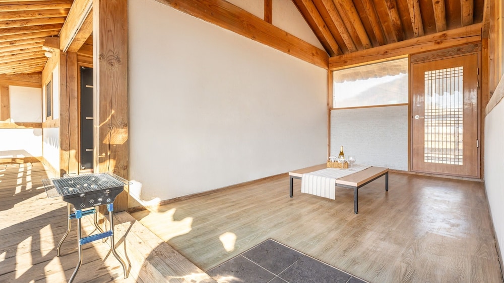 Gyeongju Aratteul Hanok Pet Pension