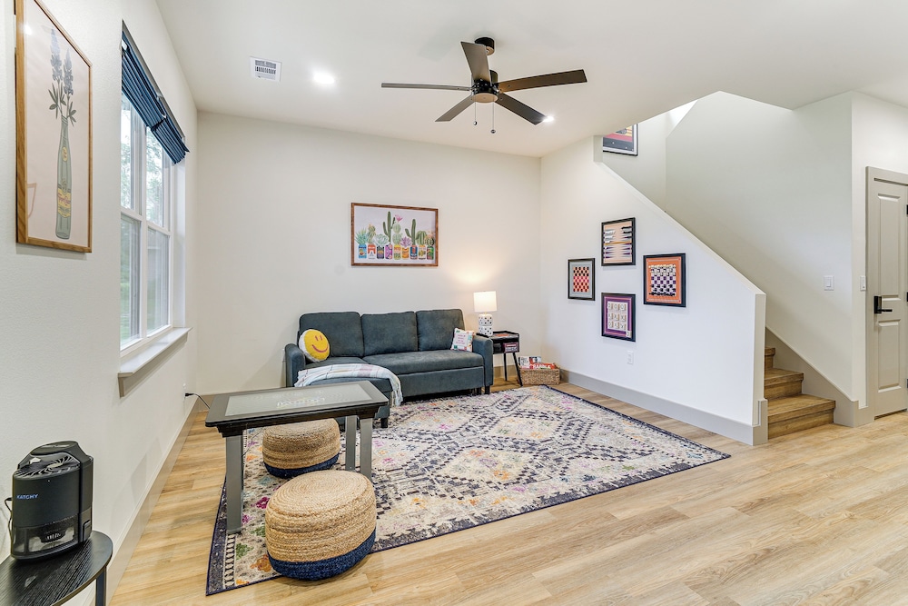 Lake-view Retreat w/ Games & Yard in Daingerfield