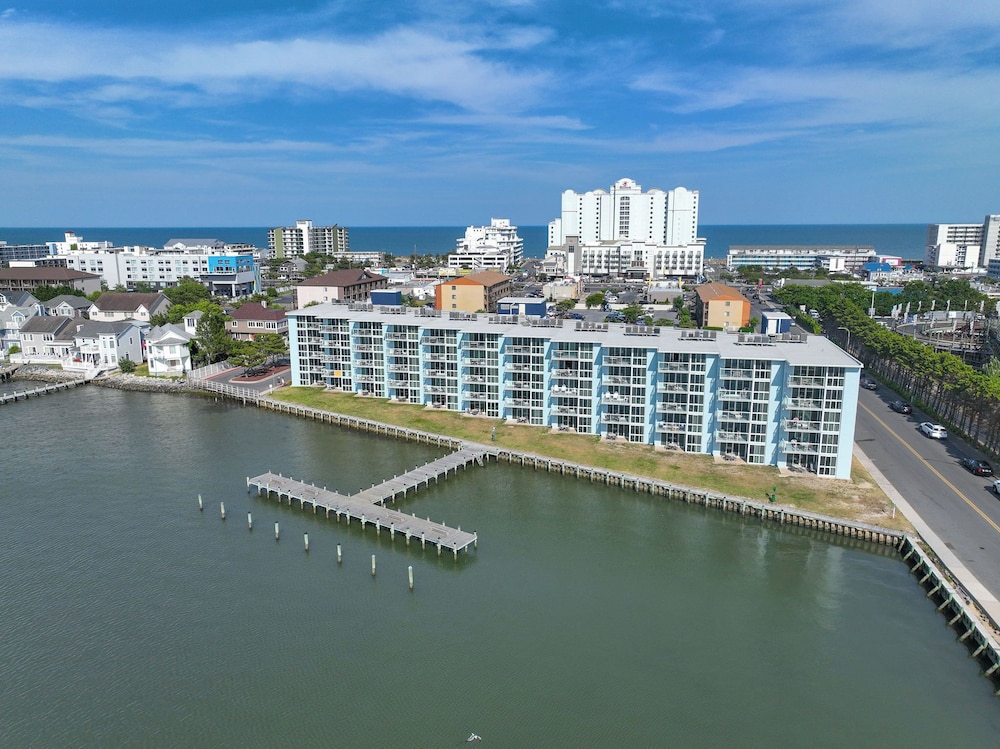 Bay Club Resort by Coolvacay