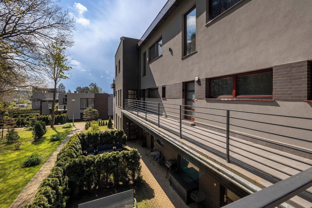 Apartment With Pool by Renters Prestige