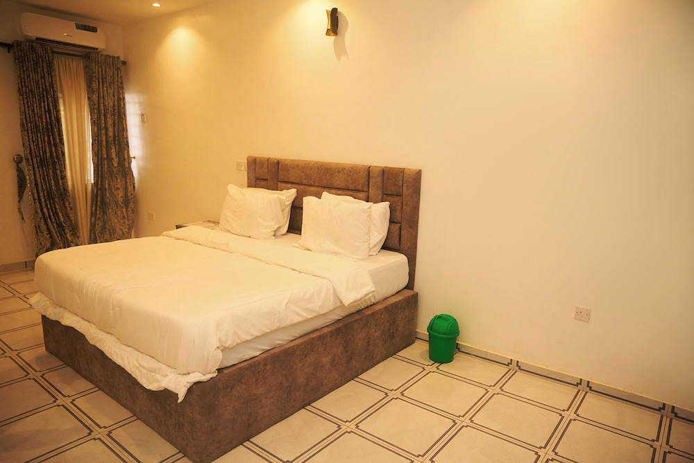 Luxurious 1 Duplex and 3 Flats Apartments, Ugbor Village RD, Benin City Nigeria