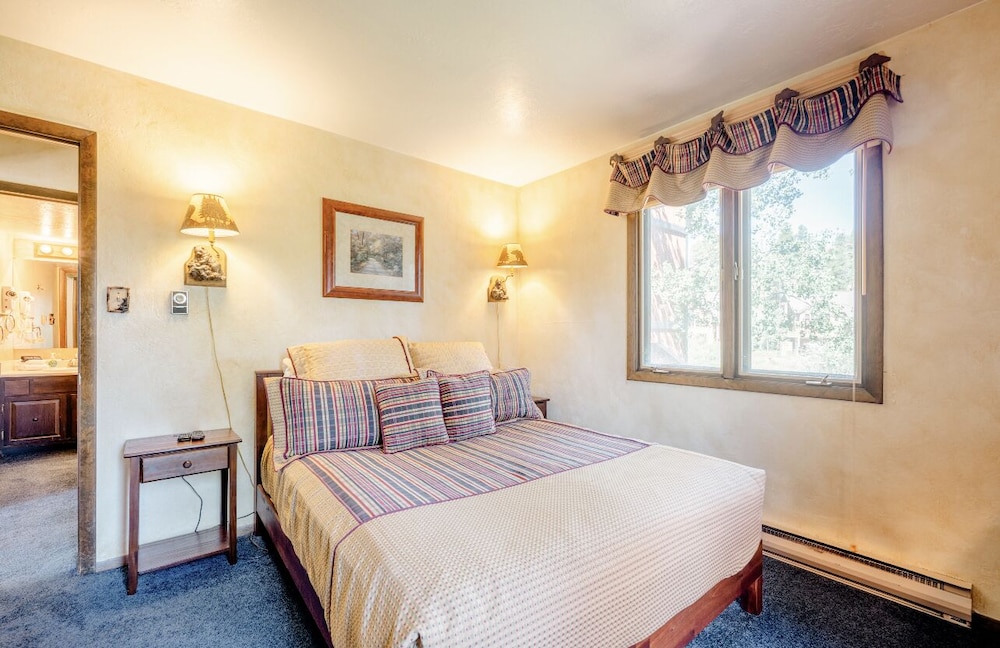 Four O'clock Lodge B14 view 2