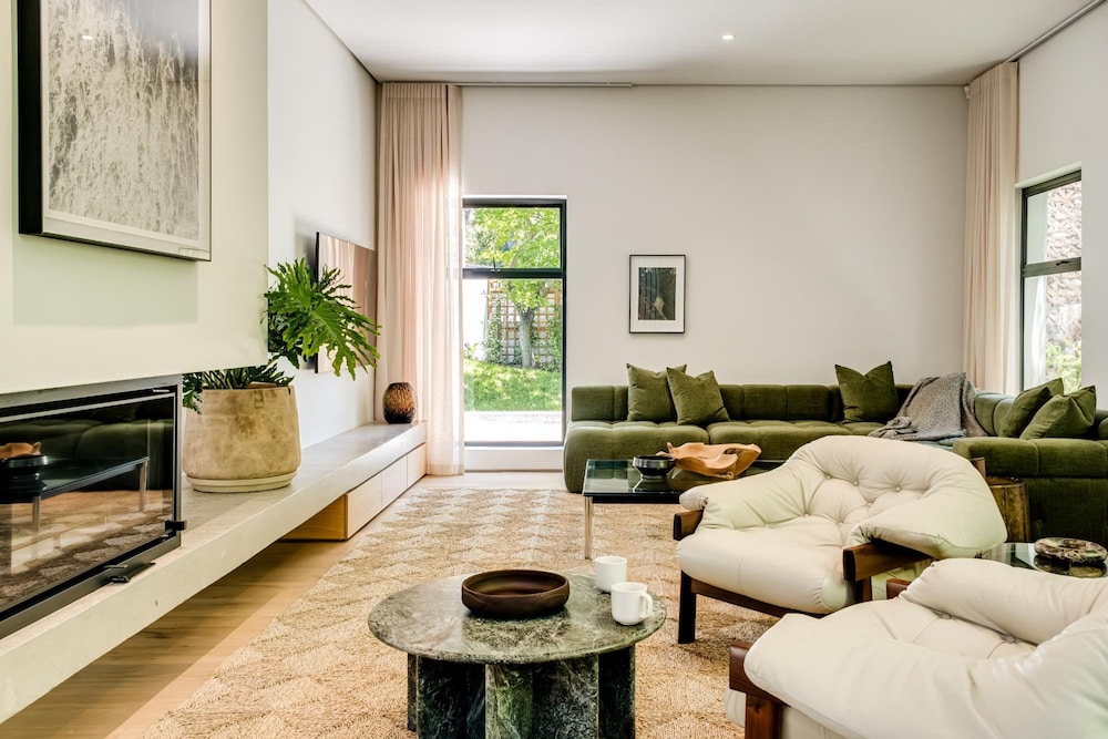 Mountain View Holiday Villa w Garden and Pool Iliwa