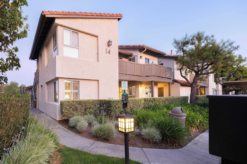 Coastal Retreat With Pool, Hot Tub, BBQ Patio & Minutes to Dana Point Harbor, Monarch Beach, Laguna Beach & Golf Courses Ritz Pointe Condo
