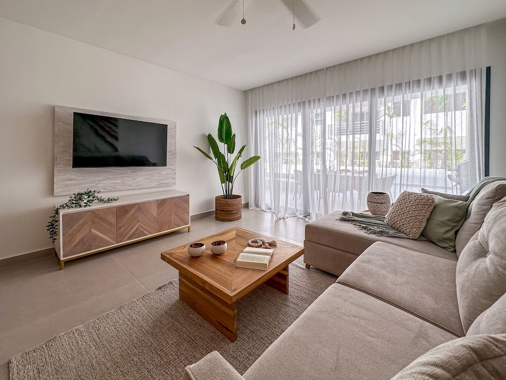 Luxury 3 Bedroom Apartment at the Beach