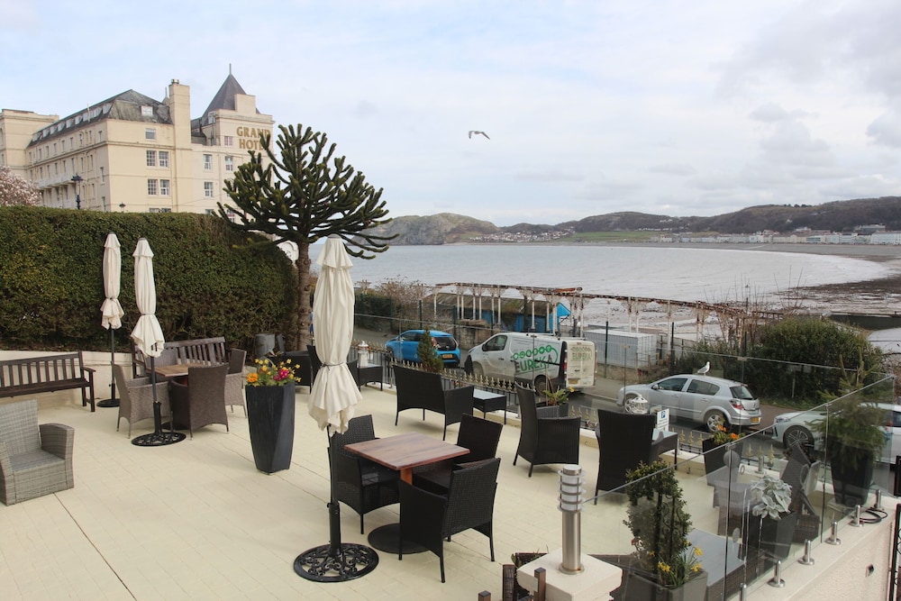 Bryn-Y-Mor Hotel
