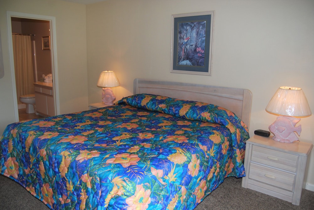 Fairways At Riveroaks 23d 3 Bedroom Condo by RedAwning