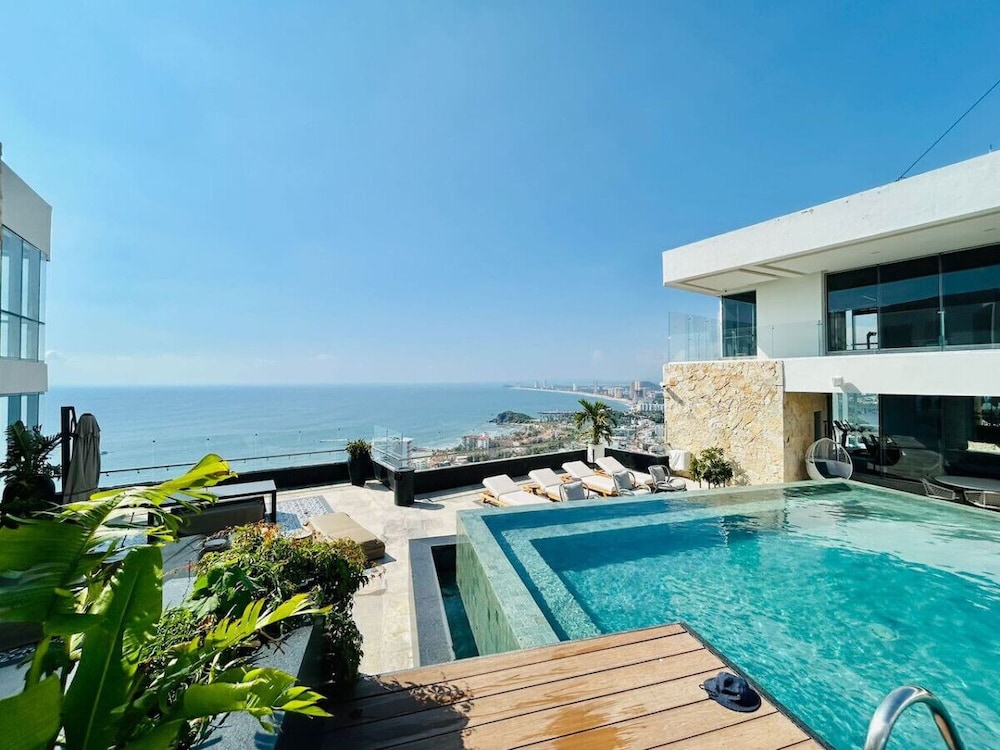 Torre Eleve Apartments