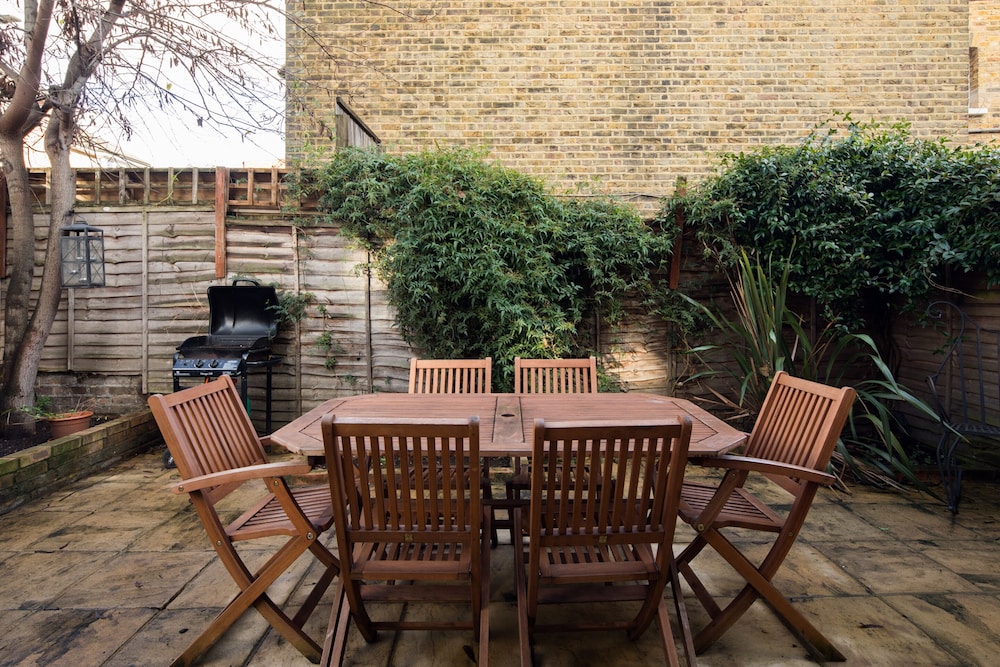 Spacious 2 Bed Apartment with Garden in Fulham