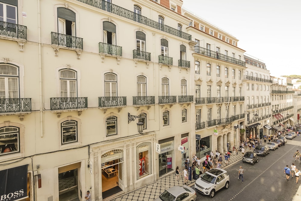 Bairro Alto Apartments by linc