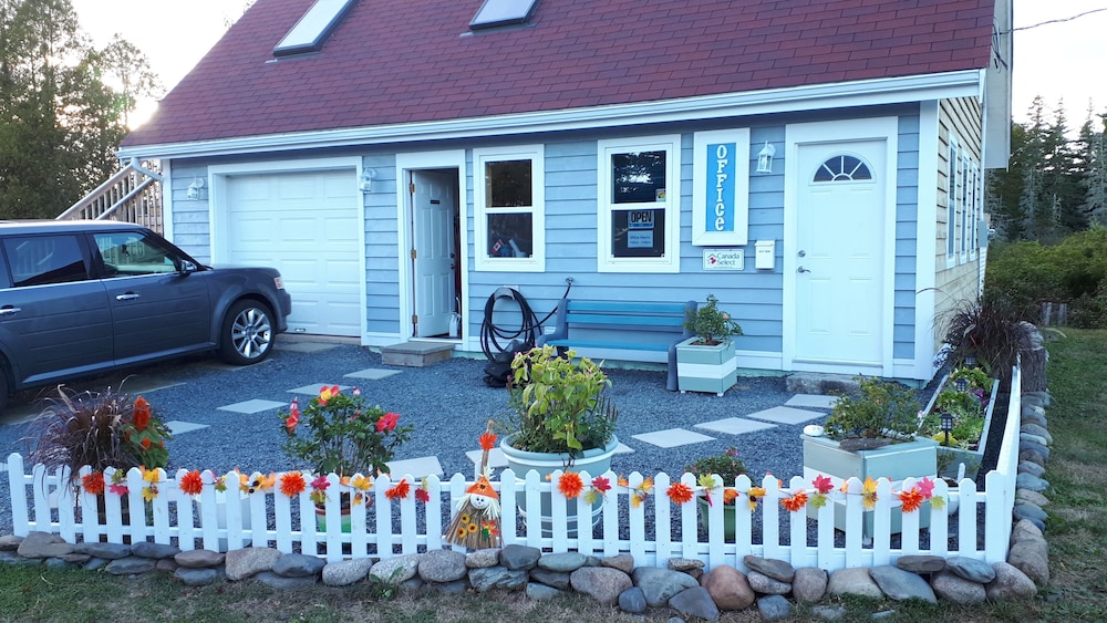 Atlantic View Motel and Cottages