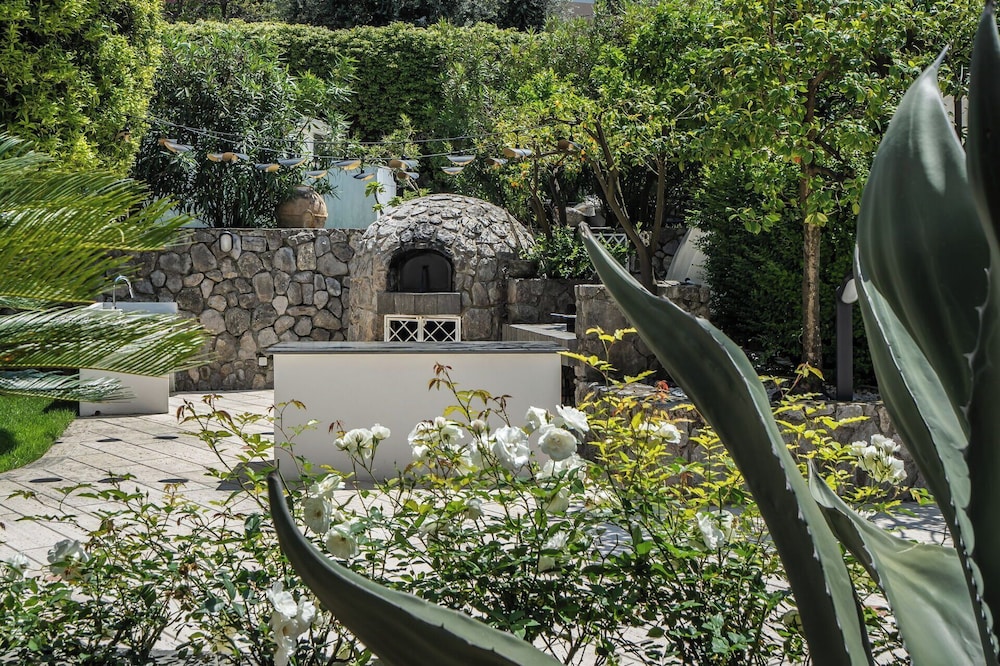 Luxury Levaina Villa, Sleeps 8 on the Amalfi Coast