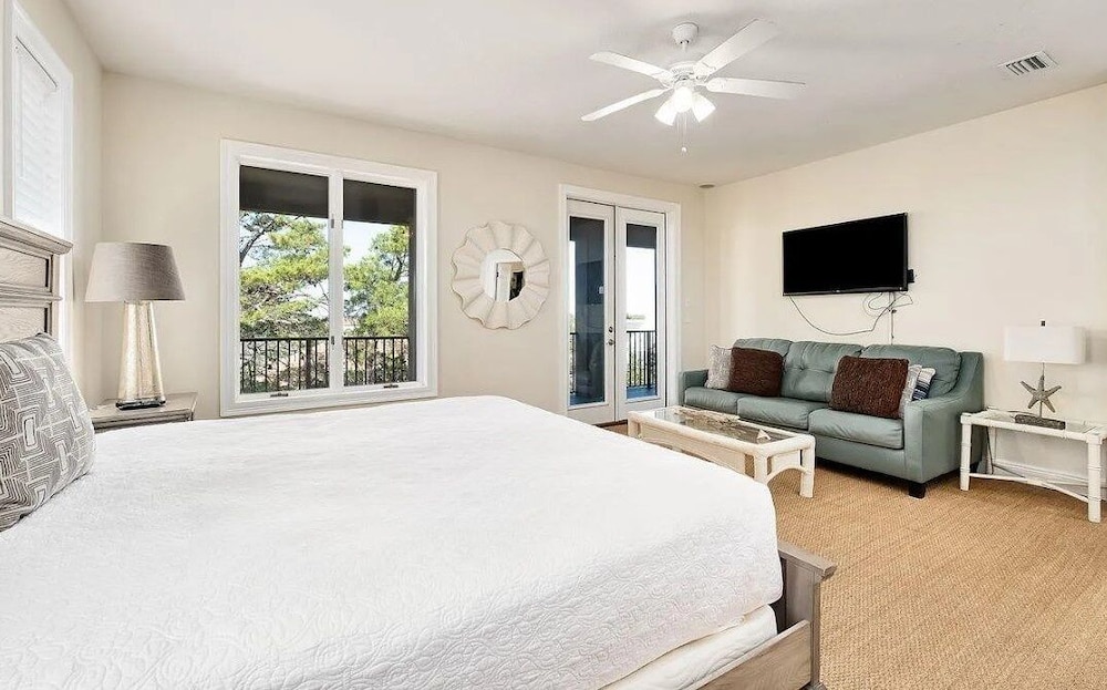 Villa De Palmas 5 Bedroom Home by RedAwning view 2