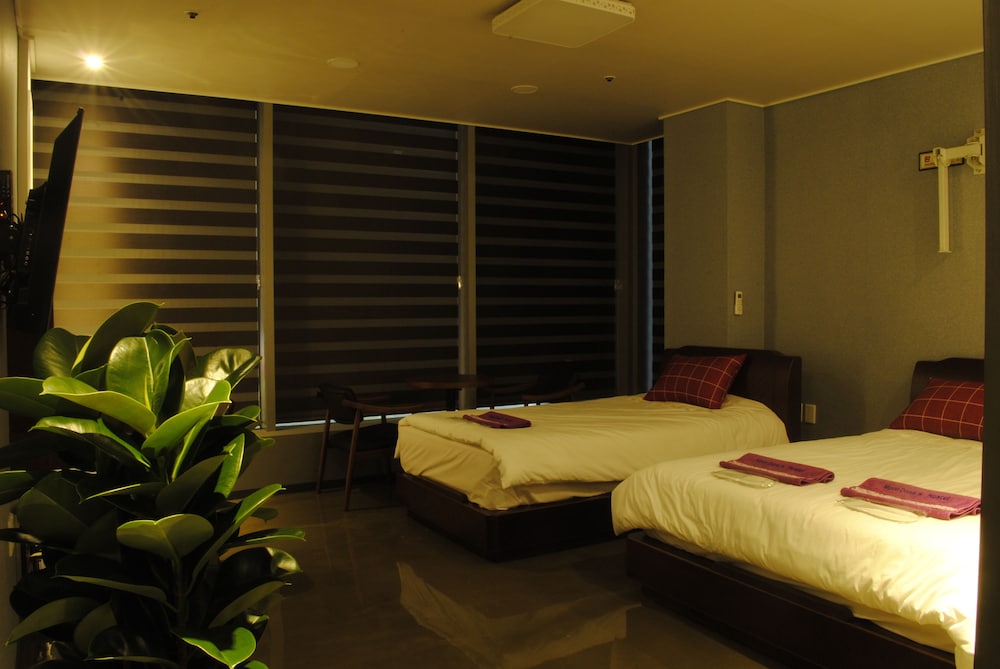 MoonDong's Hostel