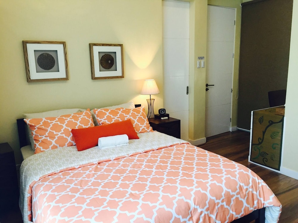 Elegant 2BR Apartment in Upscale Fort BGC Fast Wifi