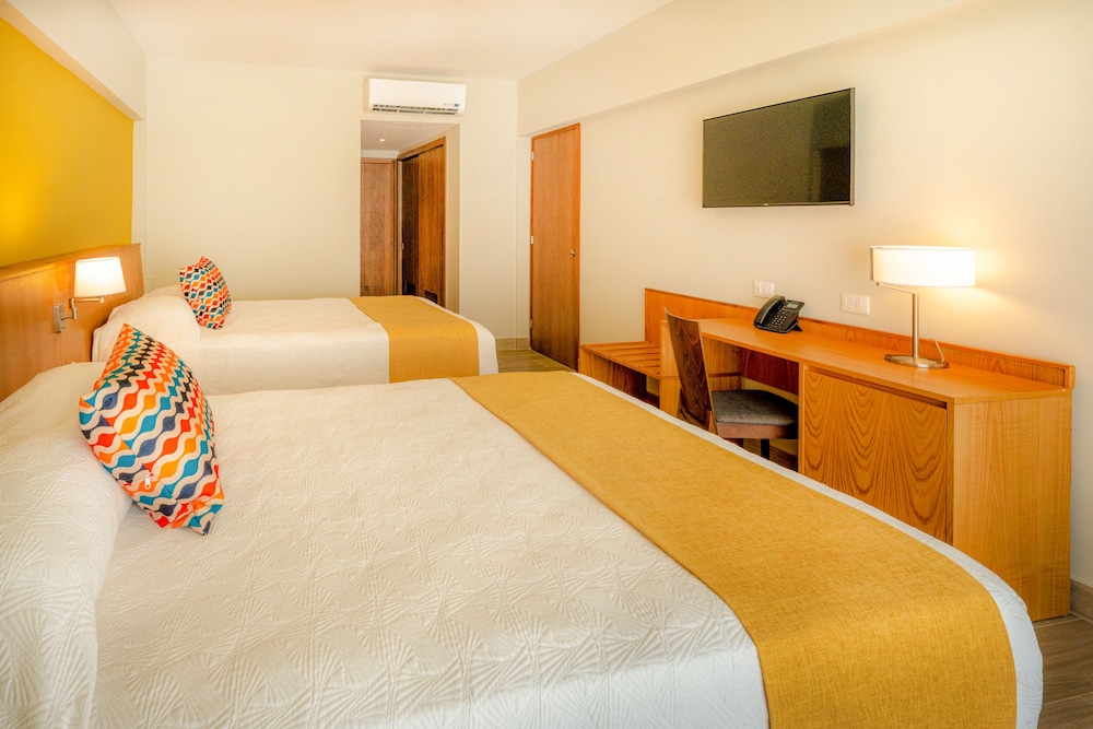 Coral Costa Caribe Beach Resort - All Inclusive - Property Image 10