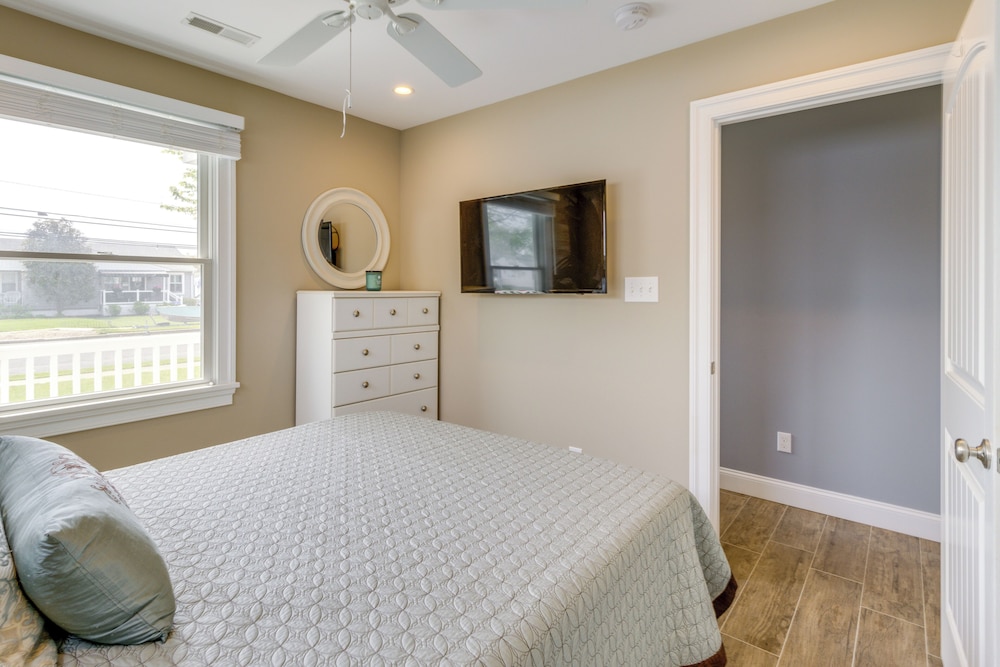 Half-mi to Beach: Cape May Getaway w/ Deck & Yard!