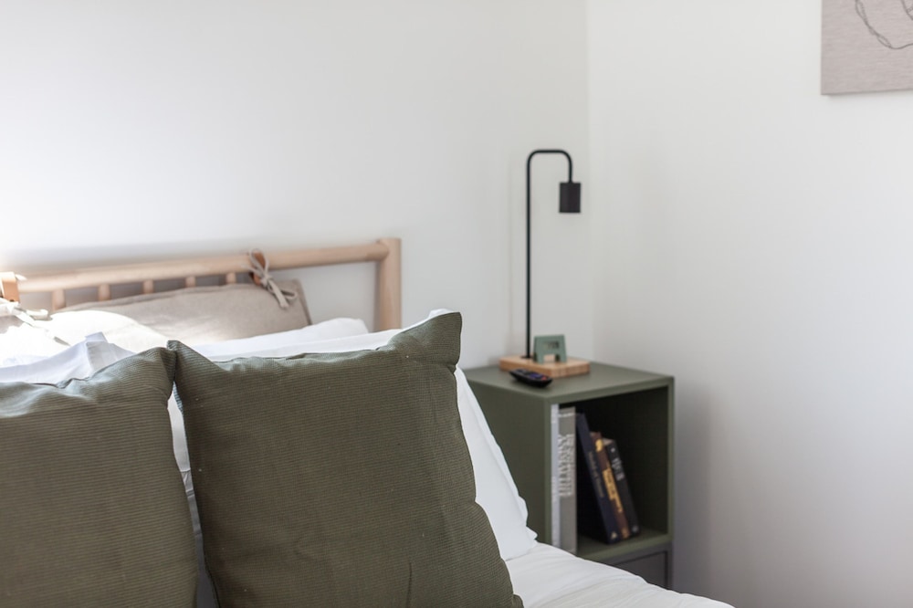 Built 2024 Scandinavian-style Studio With Deck p82