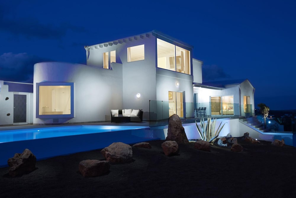 The View in T as With 4 Bedrooms and 4 Bathrooms