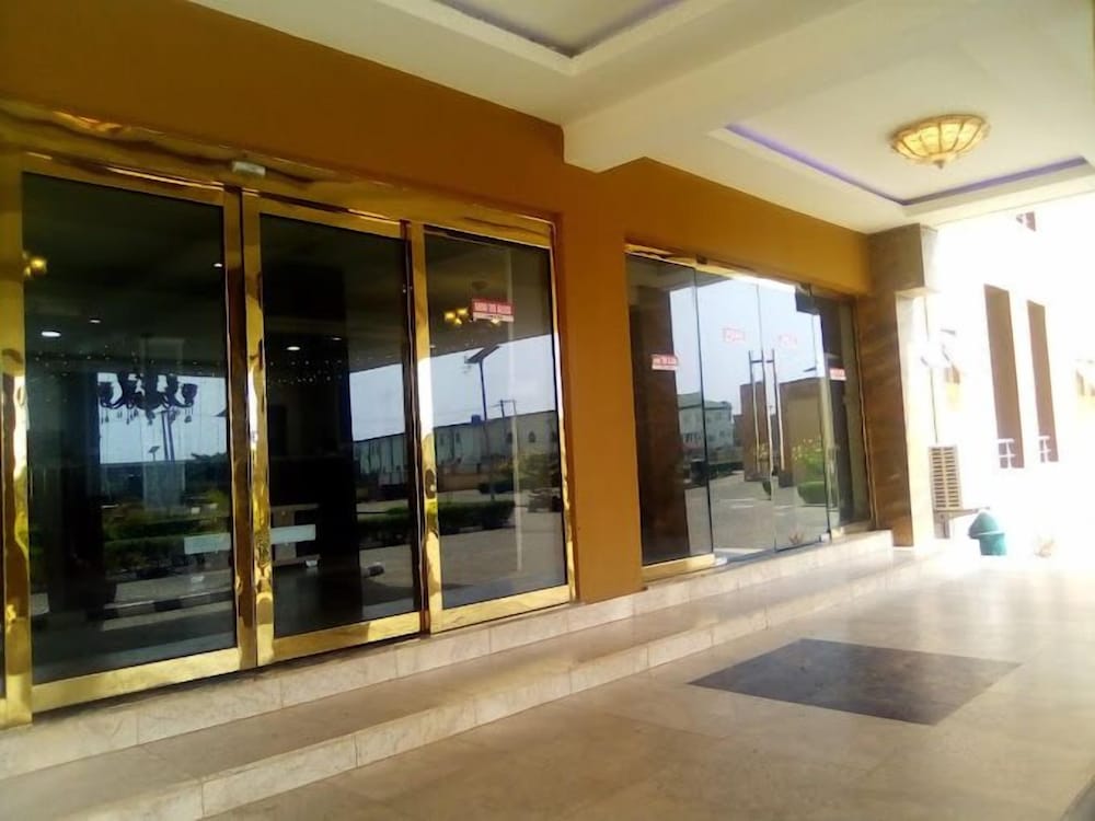 AM 2 PM Hotel and Suites