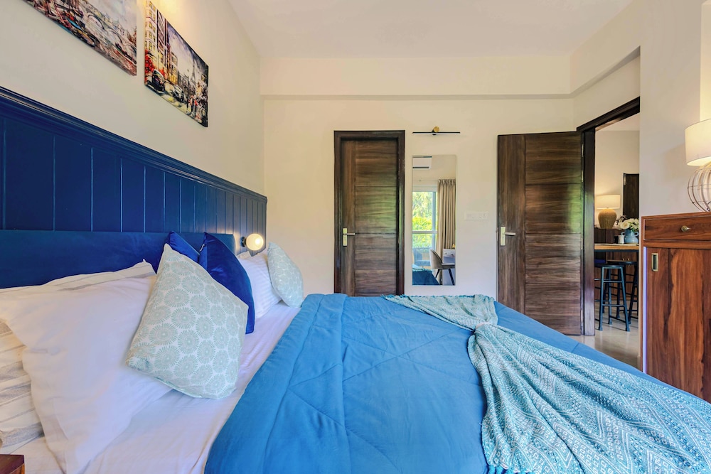 Alaya Stays Veera Marina 1BHK with Pool
