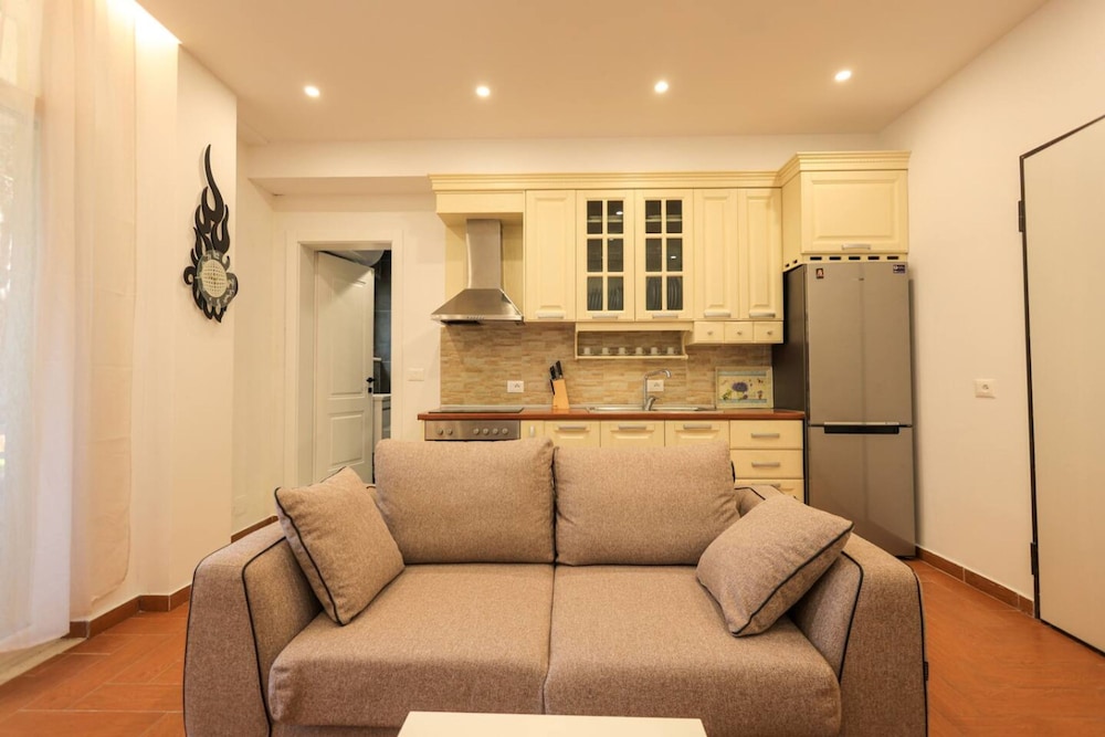 Lura Apartment 001 in Durr s