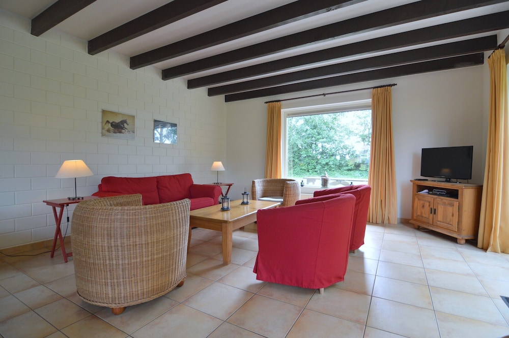 Holiday Home with Meadow View near Forests