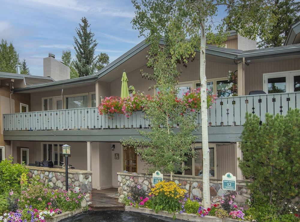 Vail Trails East #11a 2 Bedroom Condo by RedAwning view 4