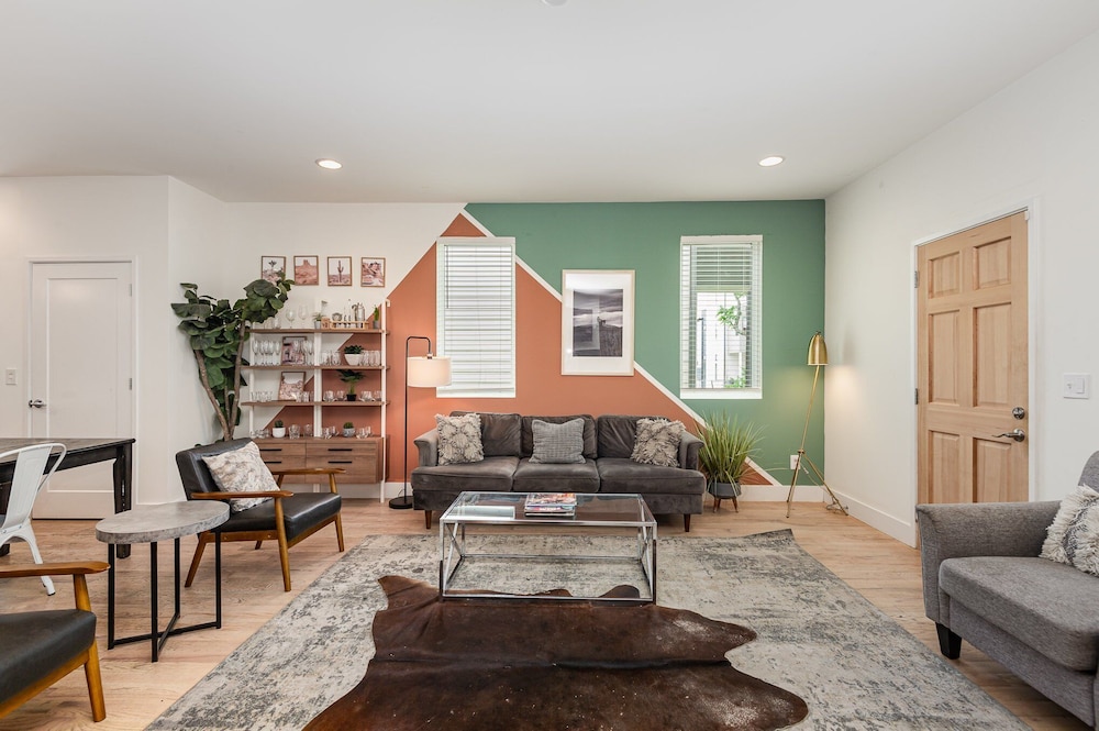 Citrine-private Patio & Balcony-near Germantown