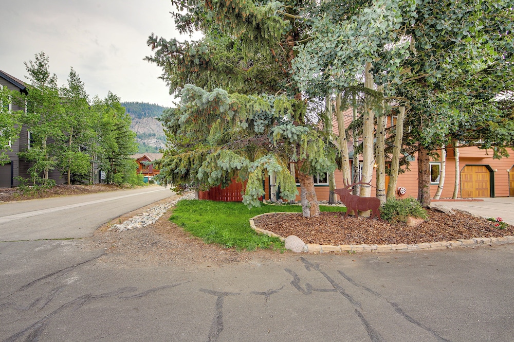 Walk to Ski Shuttle: Dtwn Frisco Gem w/ Fireplace!
