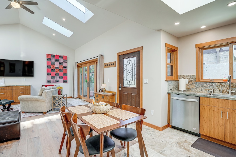 Alameda Studio w/ Patio: 3 Mi to Oakland Coliseum!