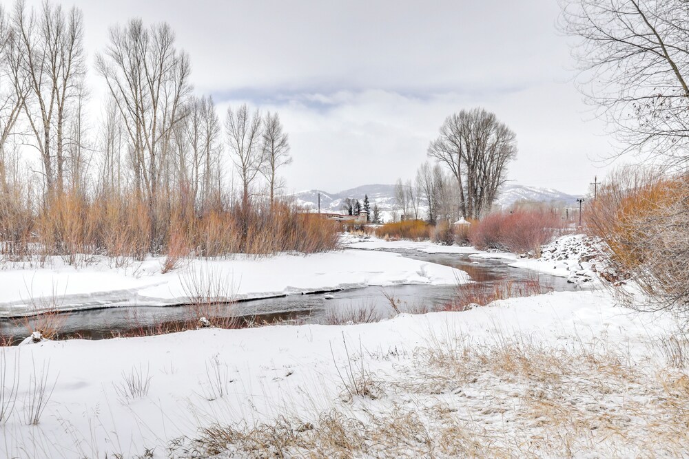 Modern Granby Retreat: Fish, Hike & Relax!