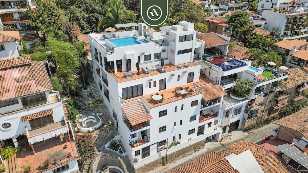 Brand New 1 BR Condo Right Next to the Malecon