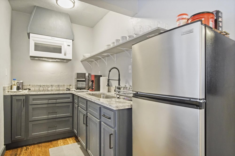 Oklahoma City Vacations - 3-story 6-bedroom 4 Bathrooms 3min-asian Dist - Property Image 30