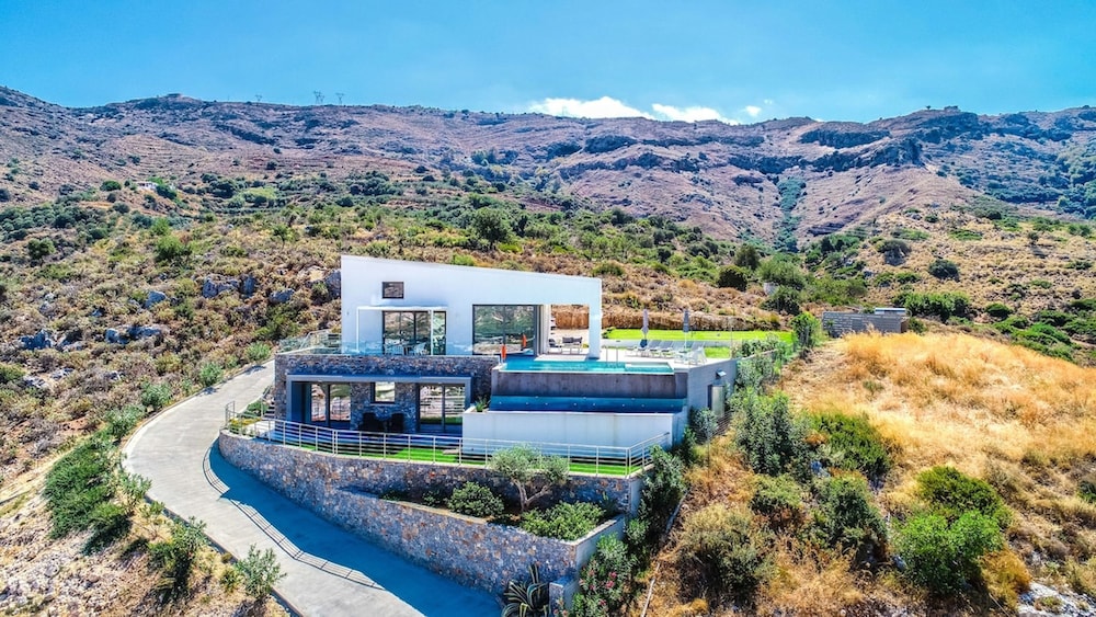 Villa Con Vista- Heated Pool 4 bdr Sleeps 8