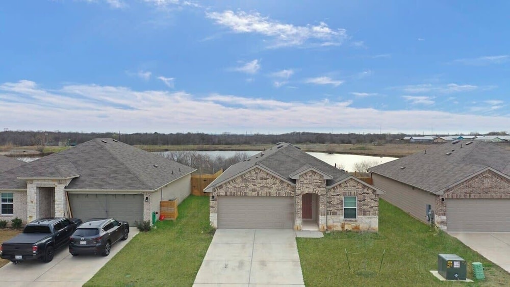 @ Marbella Lane - Amazing 4BR Lakeview Home
