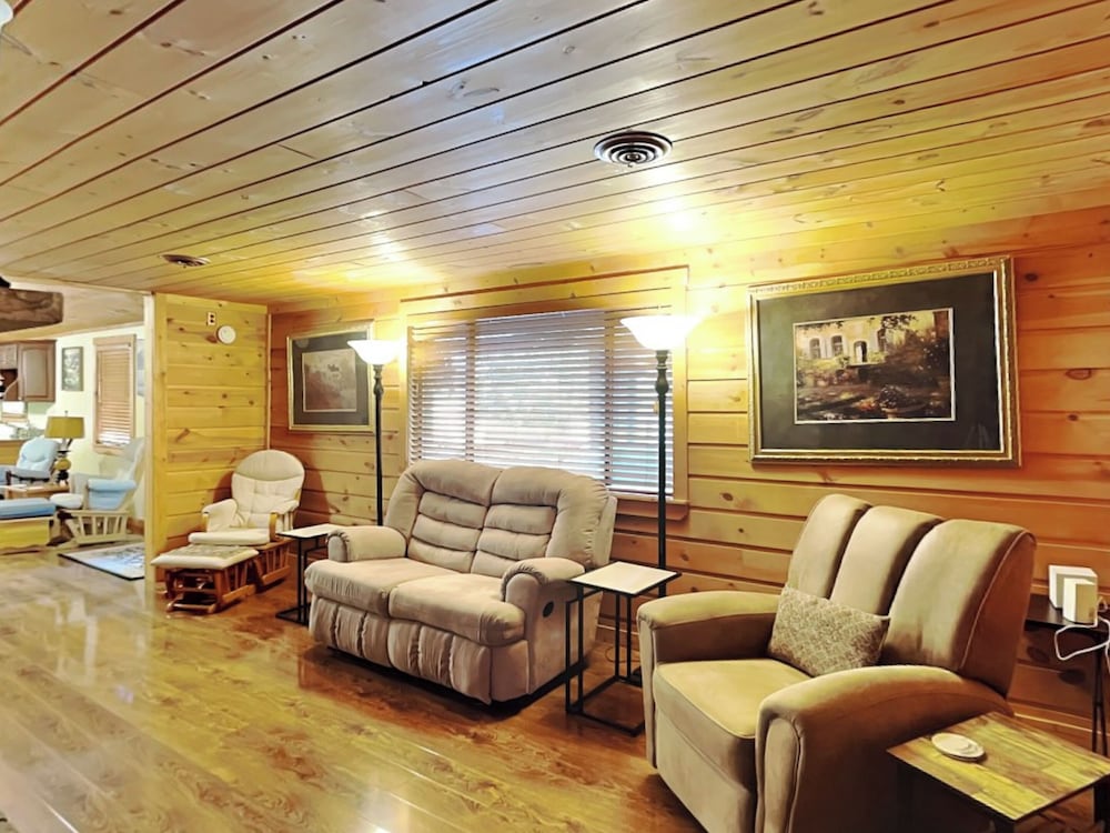 Gatlinburg's Hidden Gem by Jackson Mountain Rentals
