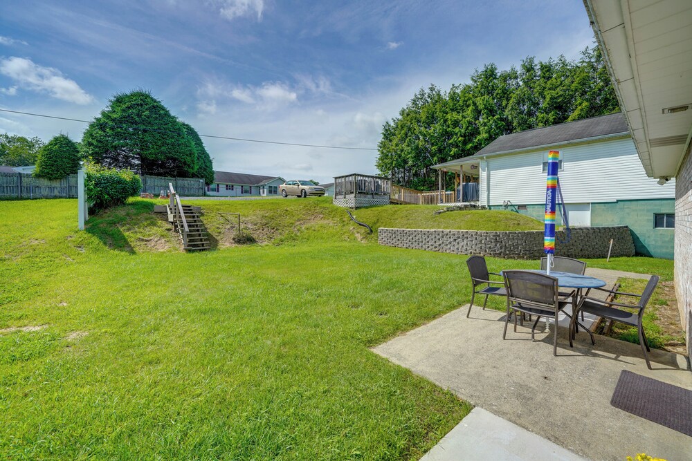 4 Mi to Off-road Park: Beckley Area Townhome