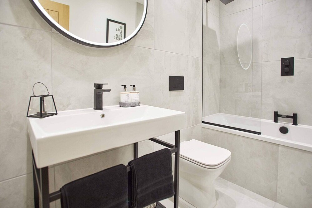 Host Stay Little Acorn Apartment view 4
