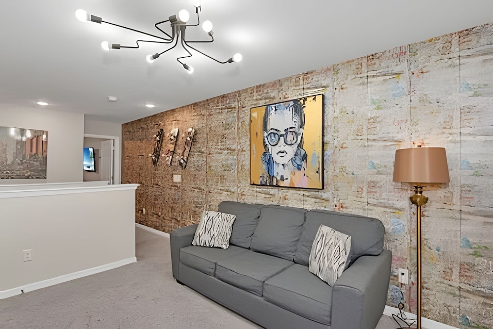 Luxury 5-bed Home With Private Splash Pool