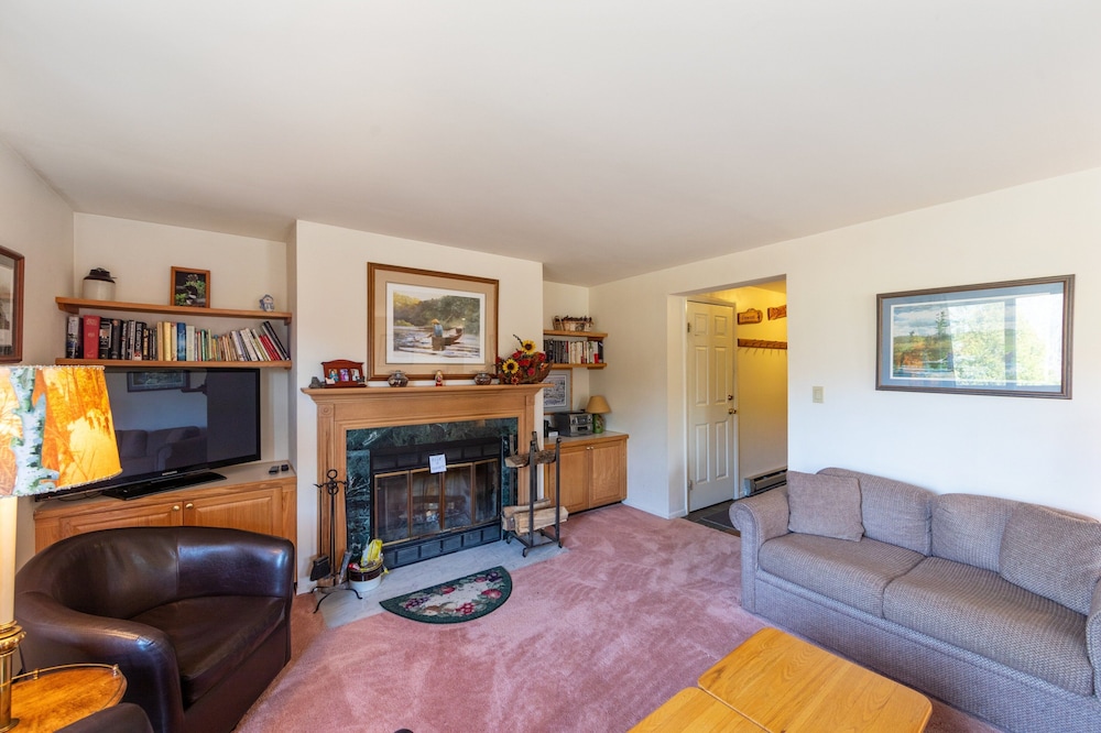 11D - Spacious & Family-Friendly Getaway 3 Bedroom Townhouse by The Summit at Gore Mountain