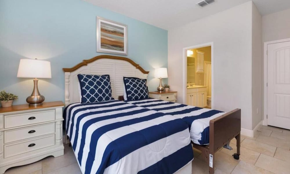 Accessible Retreat Solterra Resort Sleeps 11 Pool Jacuzzi Family Friendly