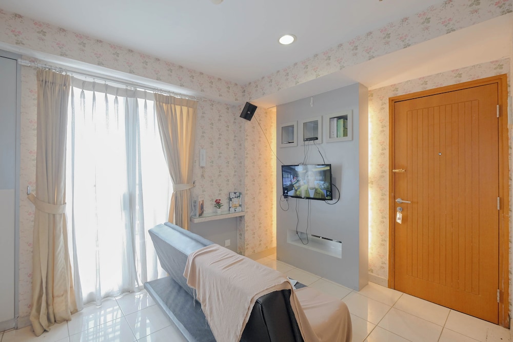 2Br Apartment Connected To Mall At Cinere Bellevue Suites