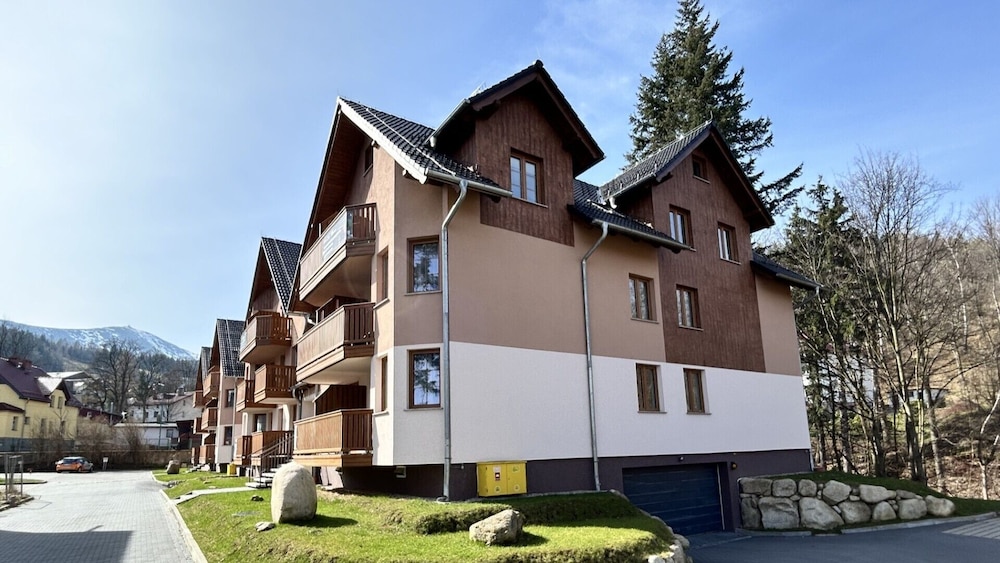 Apartamenty Sun & Snow Nad Łomnicą view 4