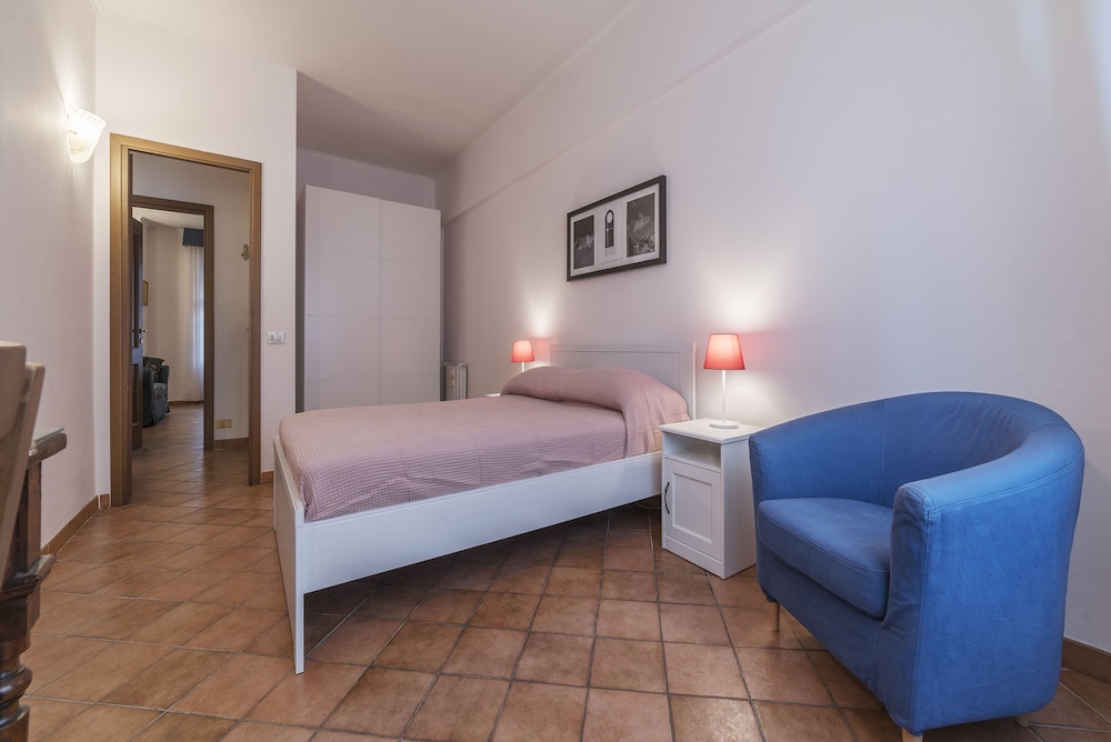 San Lorenzo Roomy Apartment