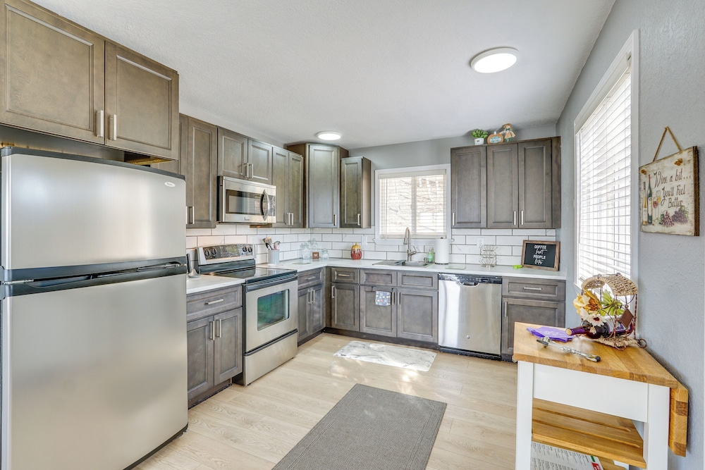 3 Mi to the Lake: Rocky Mount Home w/ Water Views!