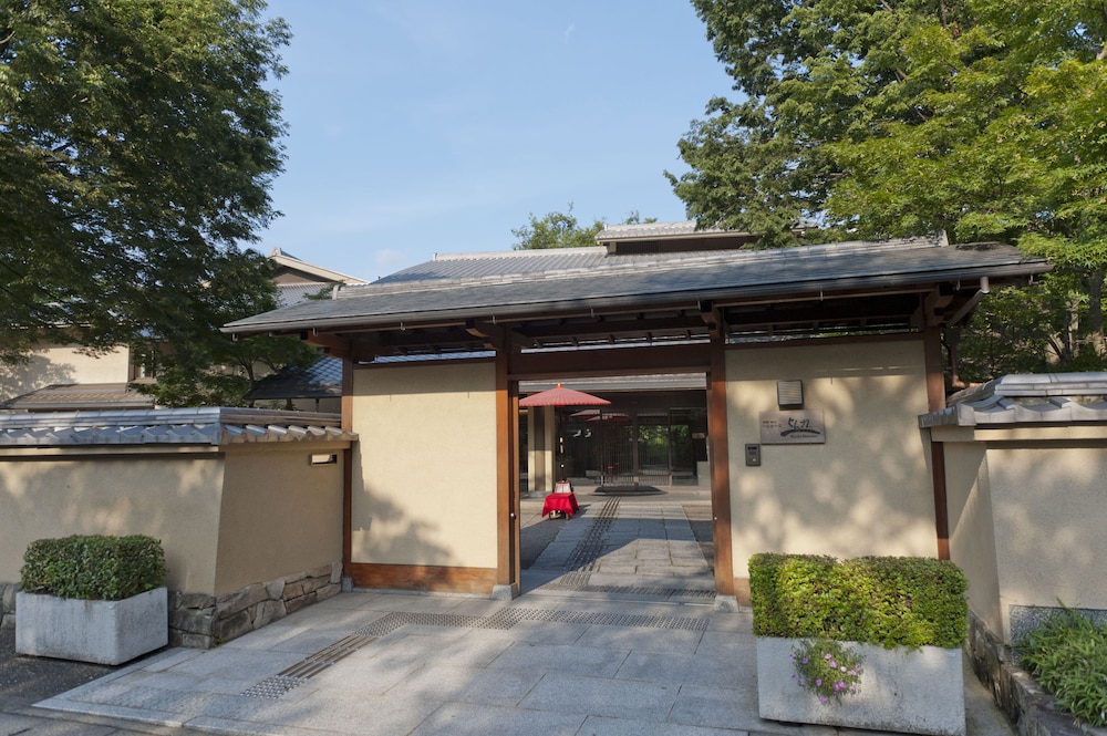 Ranzan Hotel - Image 1